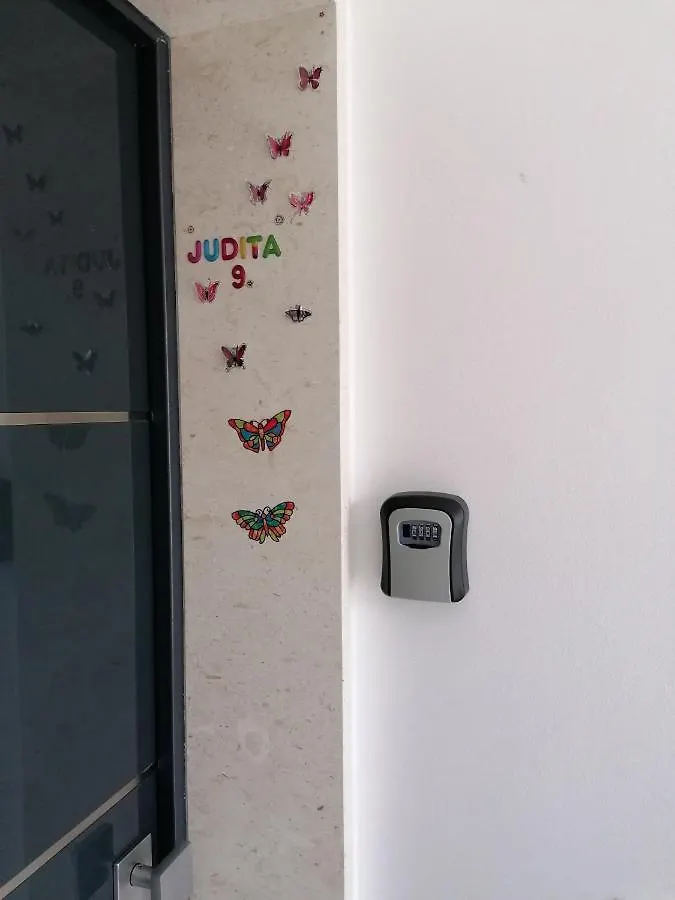 Judita Trogir 0*,